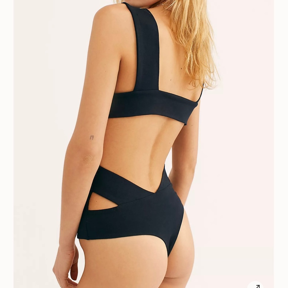 Brand new FREE PEOPLE strappy back bodysuit